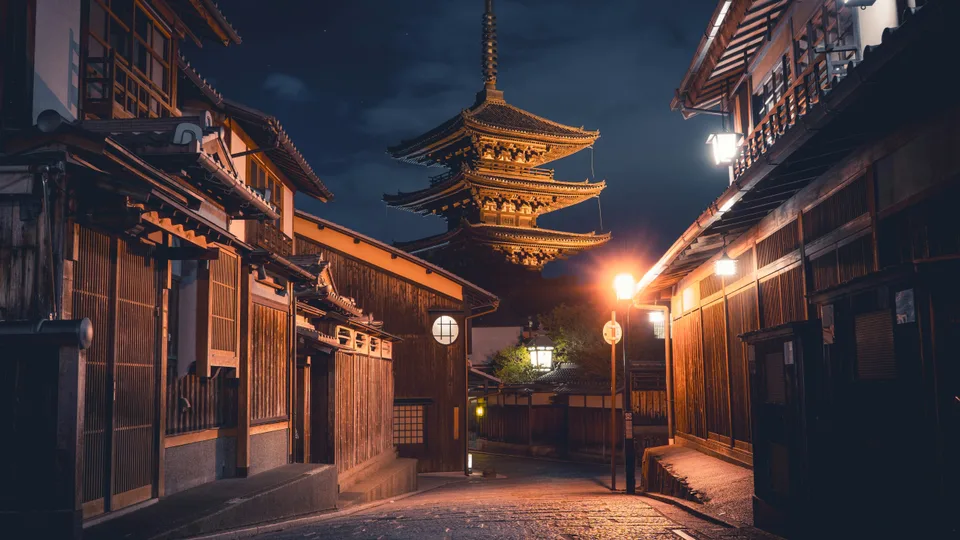 Tobias Reich · Kyoto · Japan · night